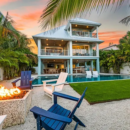 Acqualuxe - Exquisite 2022 Lux Canal Home W Outdoor Oasis Pool Spa Dock Sup Kayaks Fire Pit